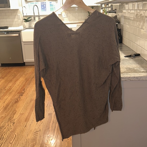 Women’s RDI Olive sweater - Picture 2 of 3